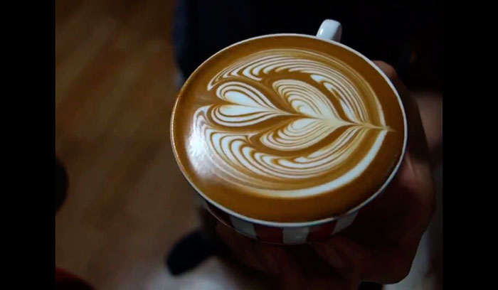 Как нарисовать сердце на кофе. Как рисовать на кофе? Латте-арт: обучение, трафареты